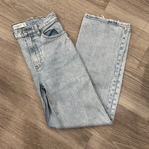 A&F 90’s Relaxed Jean High Rise - 26 2R